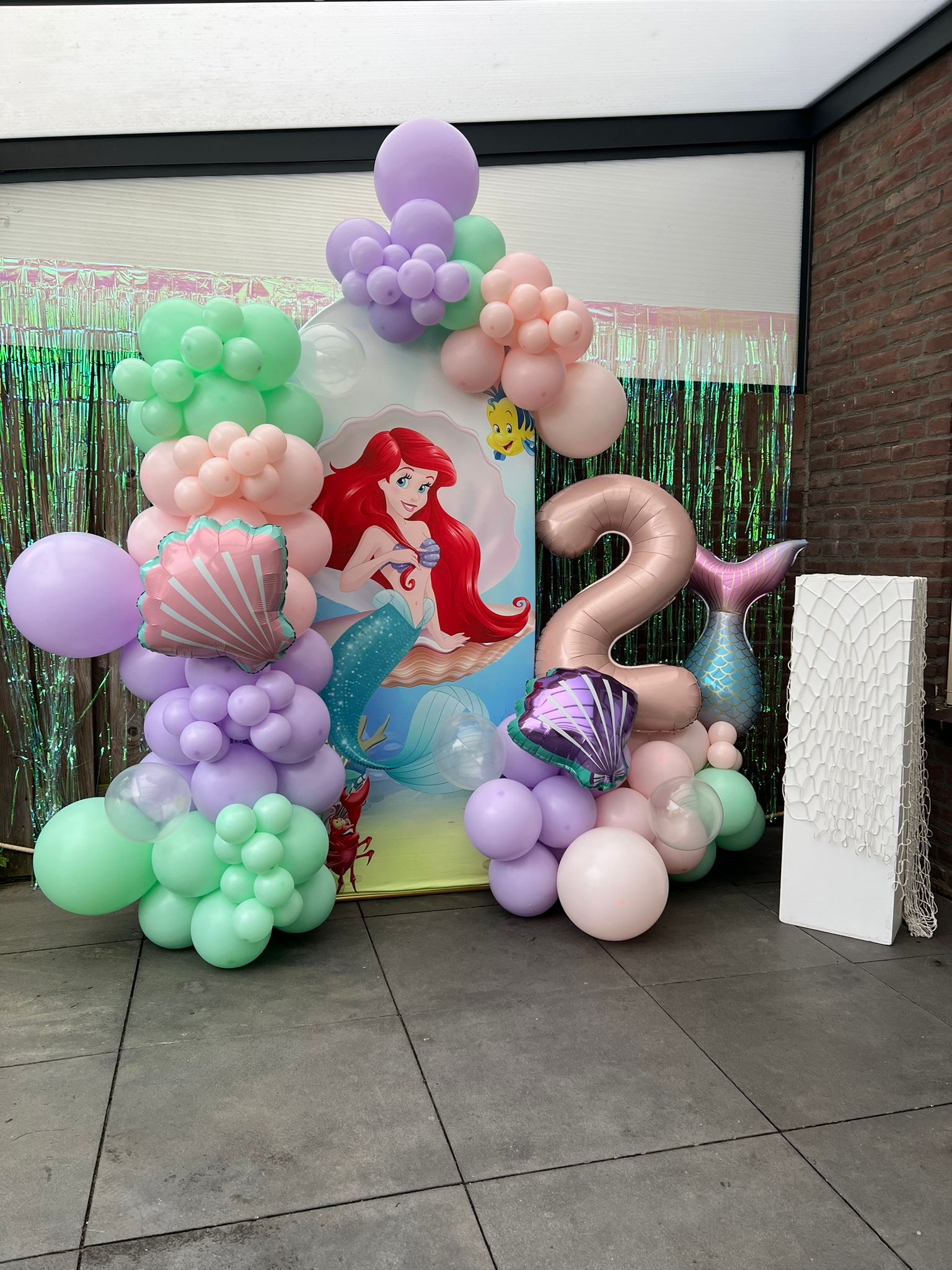 Zeemeermin-decor met ballonslinger in pastel en een cijfer twee